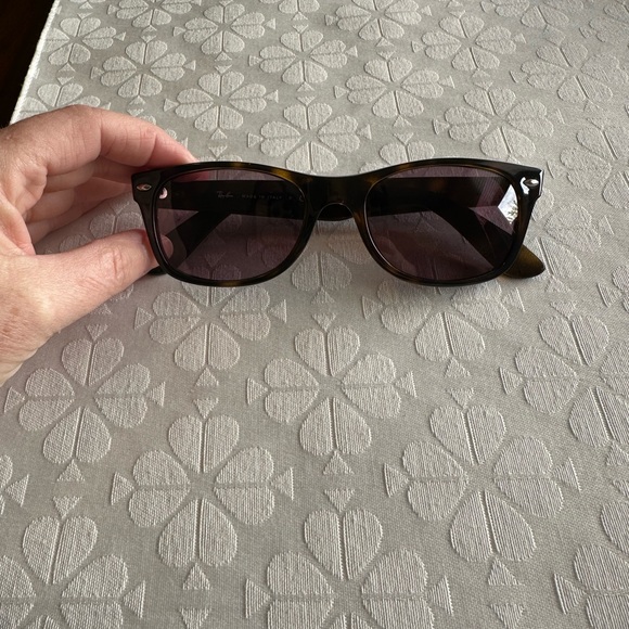 Ray-Ban Tortoise Sunglasses RB2132 GUC - Picture 5 of 9